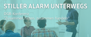 Mann hält einen Vortrag vor Publikum